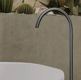 Melia%20Concrete%20Bath%20Sola White%20Bath%20Filler Insetting Close%20Up GM