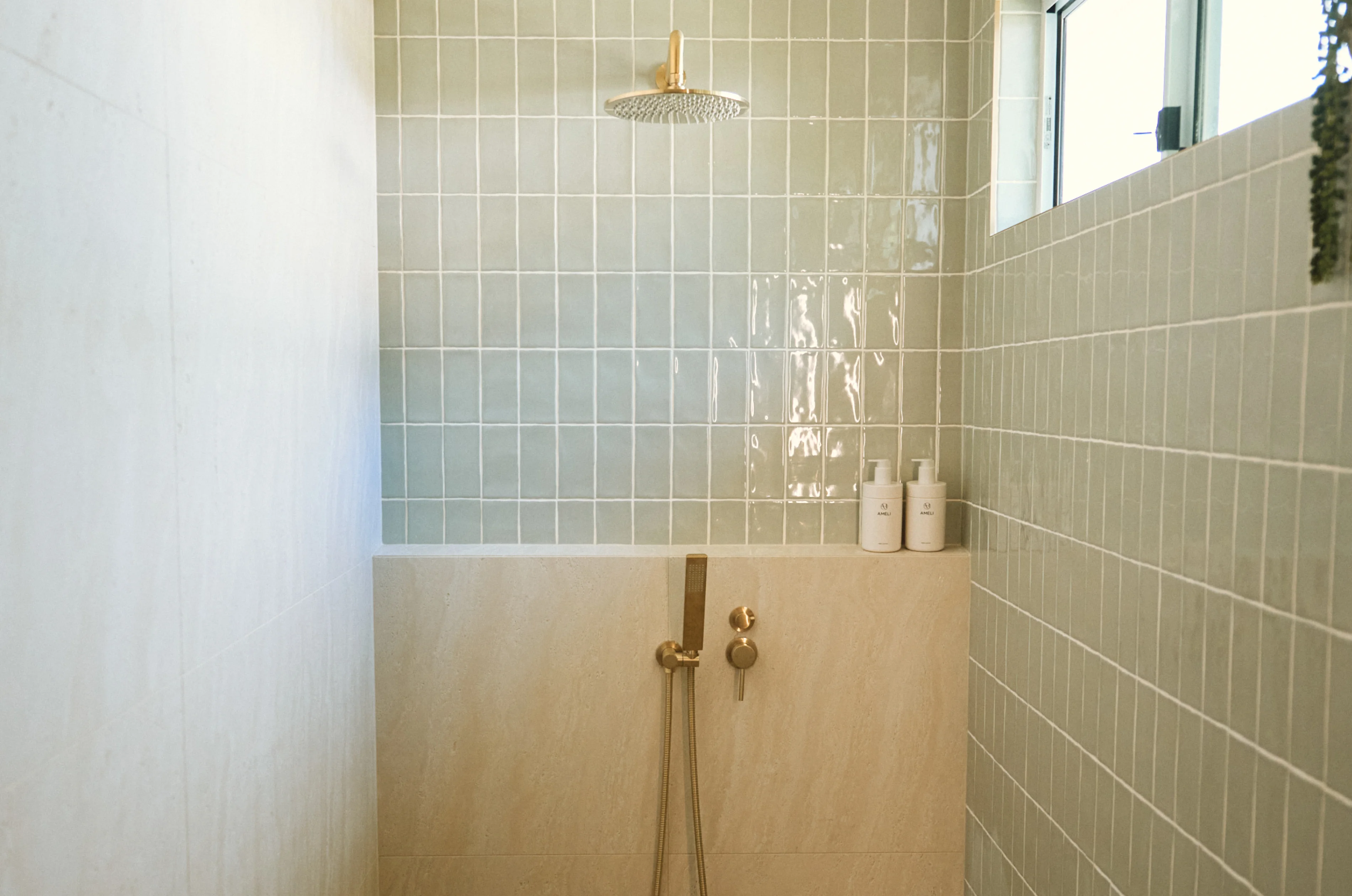 charlotte maddy bathroom2