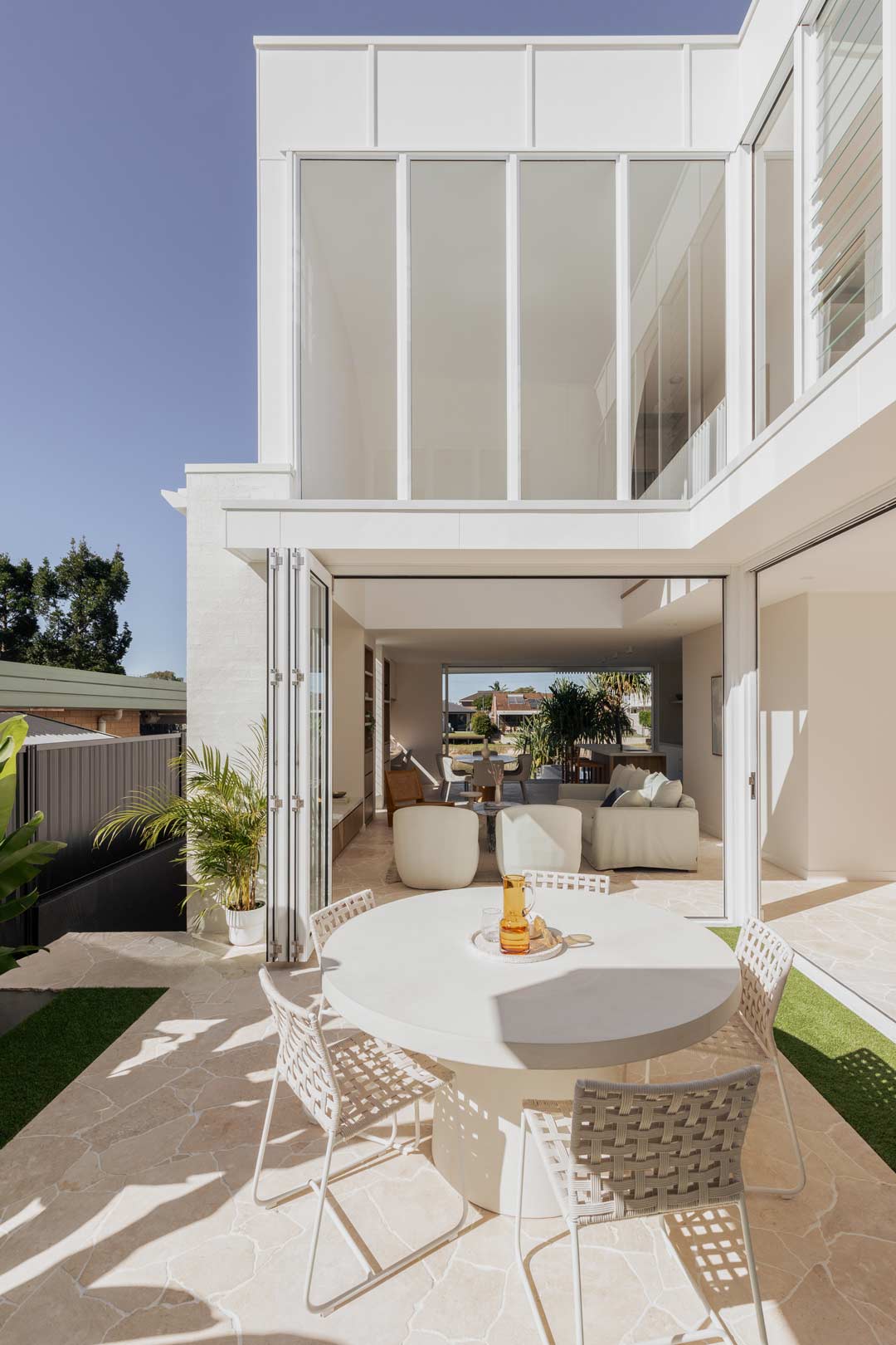 Embrace Indoor-Outdoor Living with this Coastal Home Awash With Natural ...