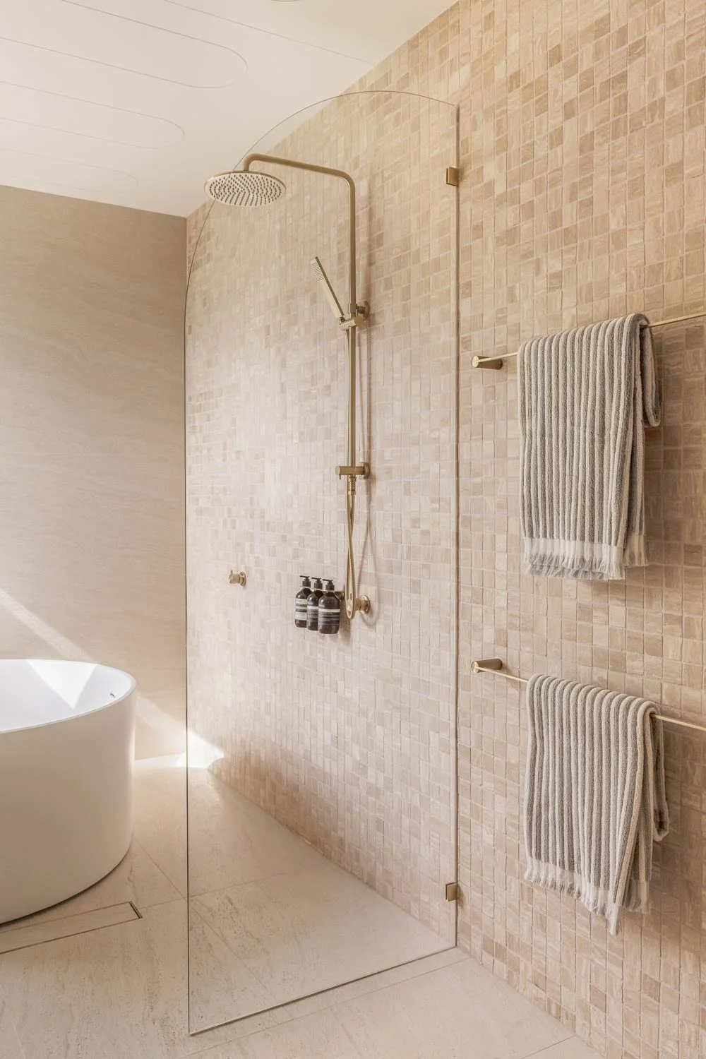Amara-Coastal-Home-Decor-Travertine-Mosaic-Tiles-Square-Brushed-Brass-Shower-Tapware-Round-Bath