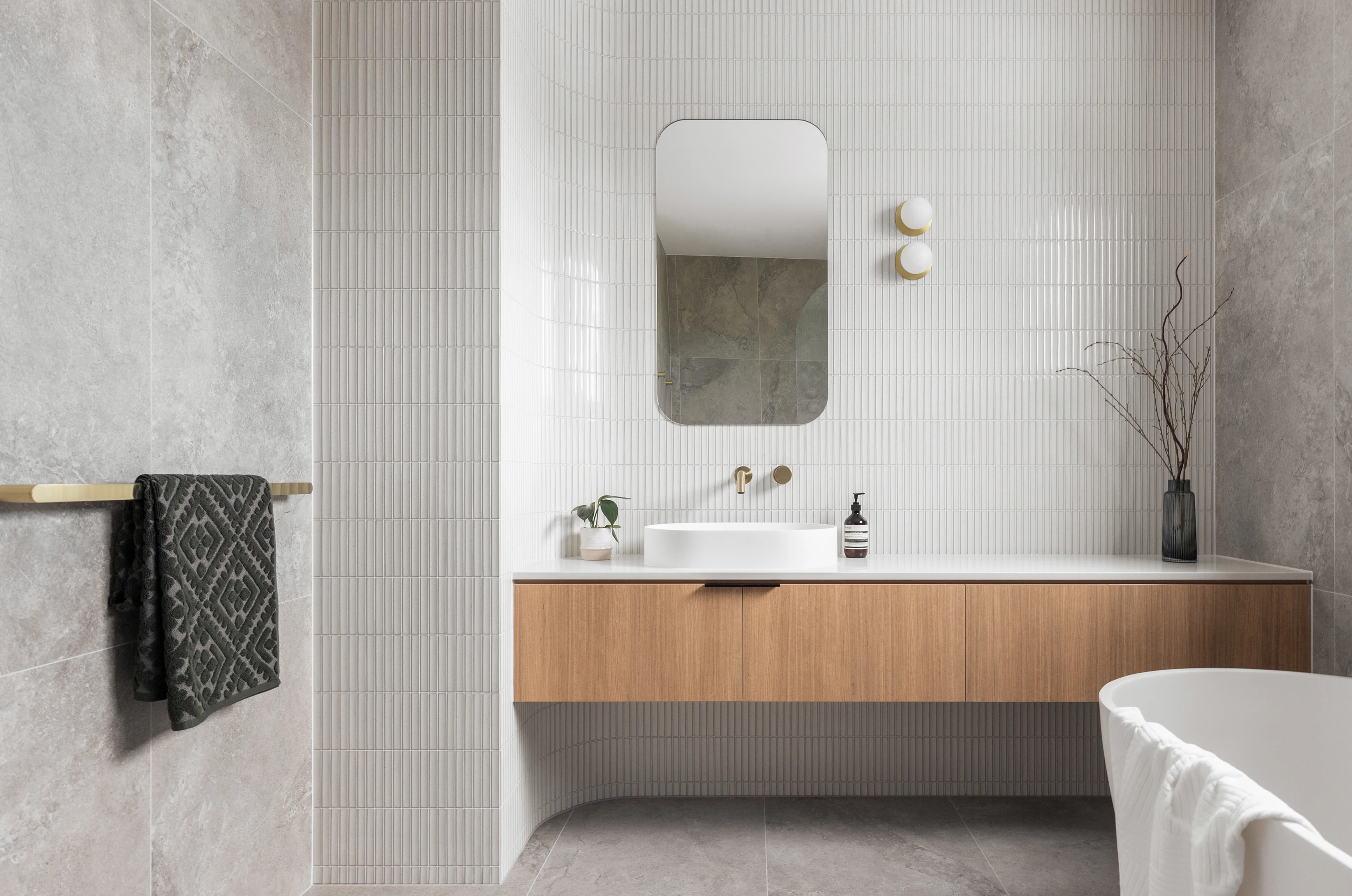 Whyte   Onyx-bathroom-slide-3