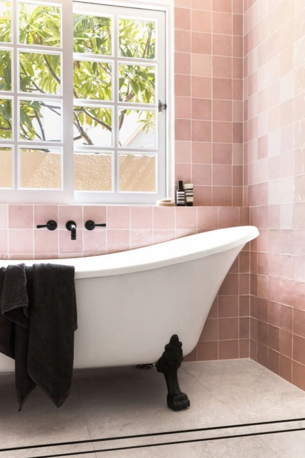 Vintage Bathroom Style Pedestal Bath