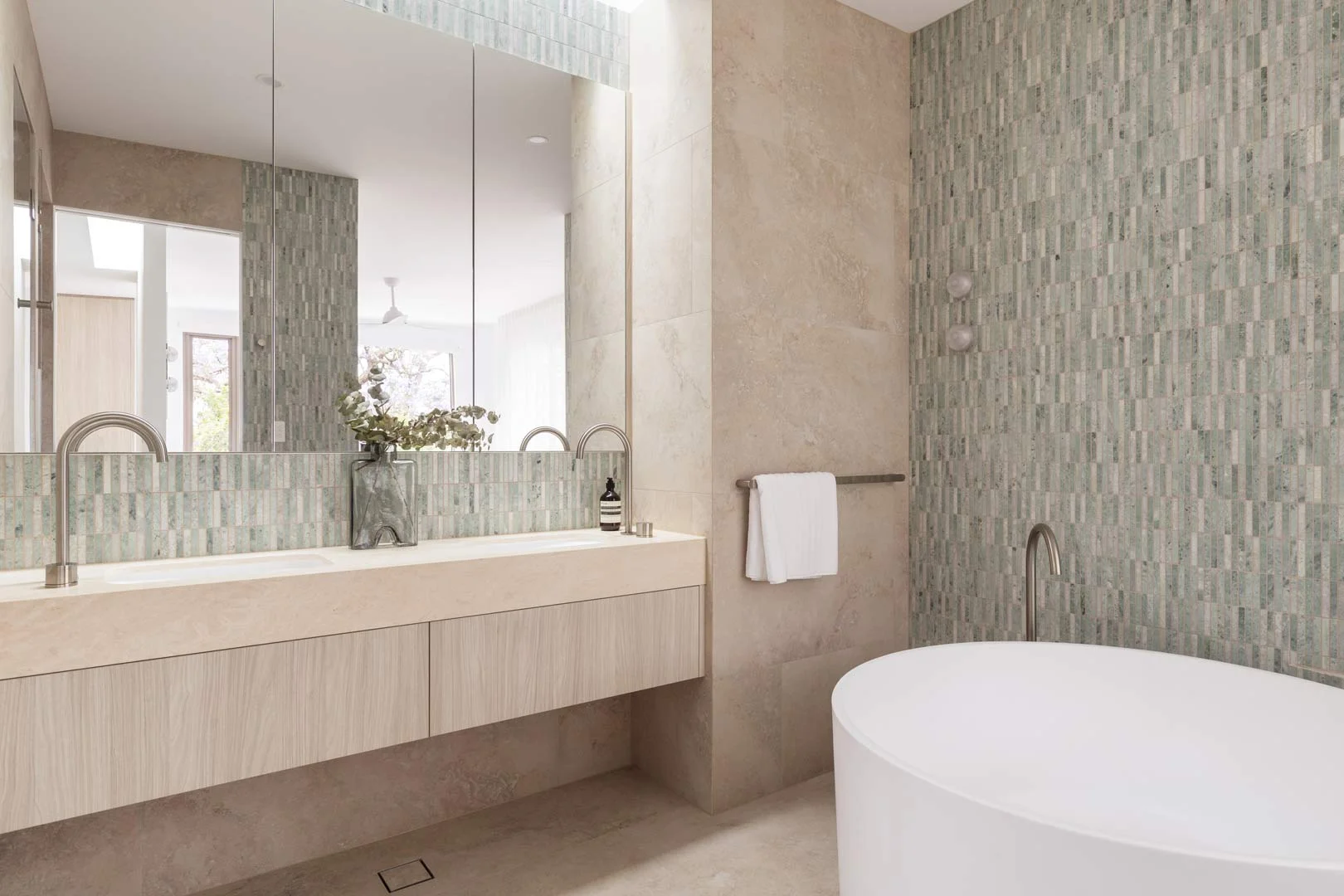 304-Stainless-Steel-Bathroom-Blue-Beige-Tiles-Double-Sink-Round-Bath