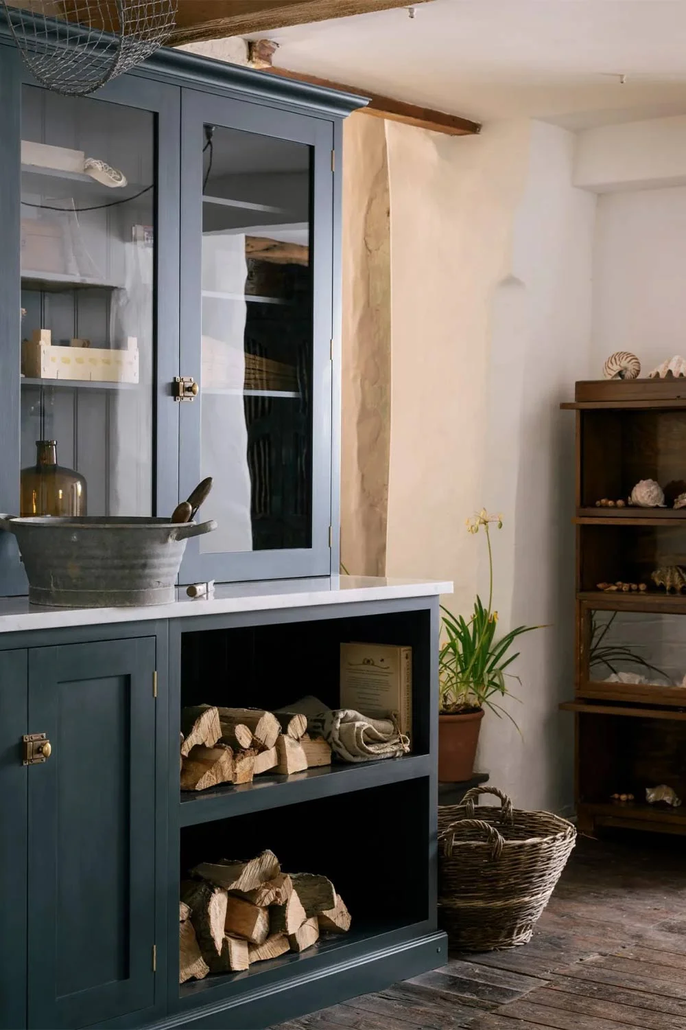 Shaker-Style-Kitchen-Navy-Cabinetry