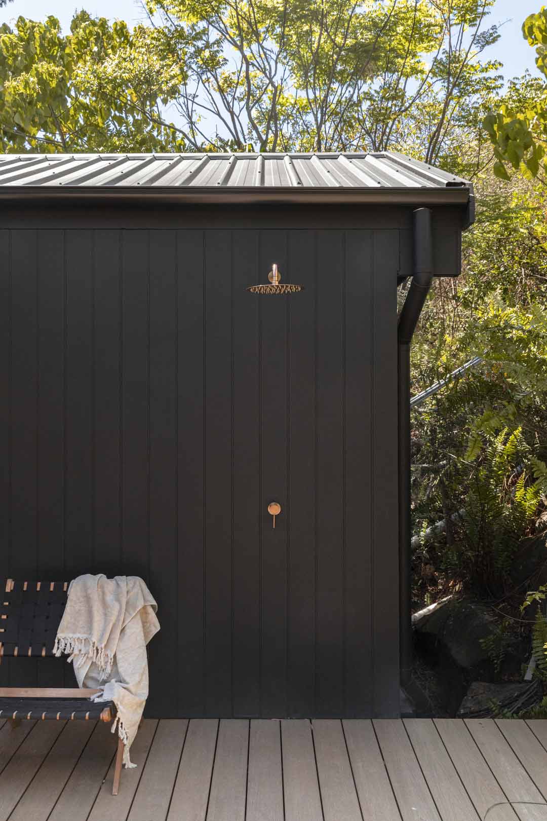 indoor-outdoor-living-shower-area