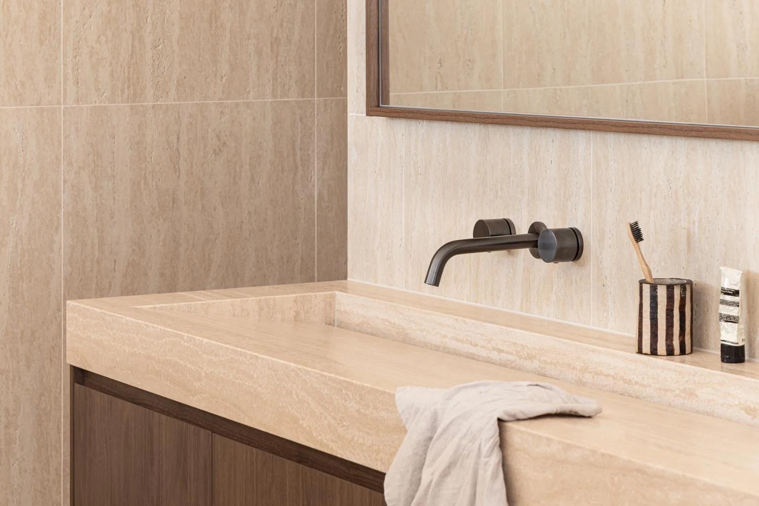 Brushed-Gunmetal-Bathroom-Fixtures-Assembly-Mixers