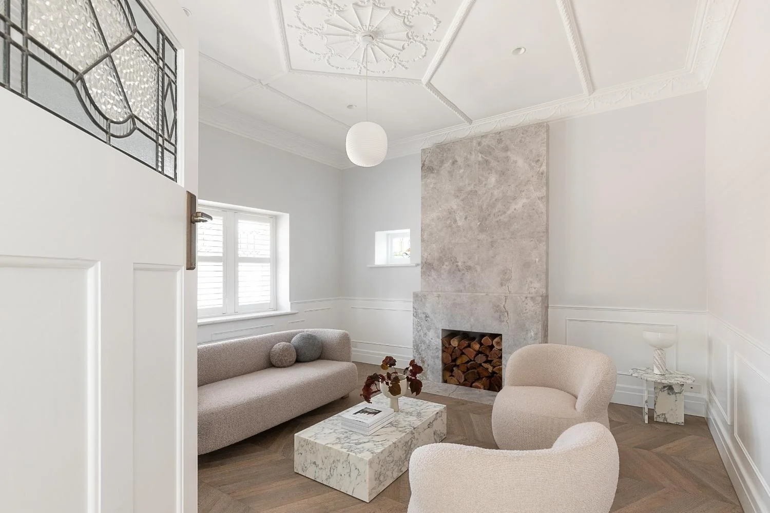 Modern Architecture vs Traditional Living Room