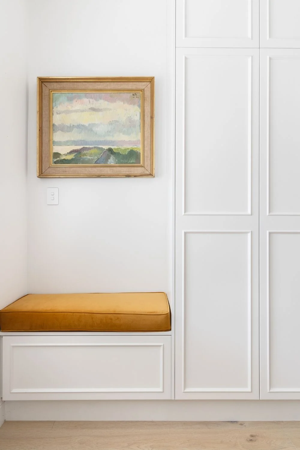 Entryway Decor Ideas Built In Seat Velvet Upholstery