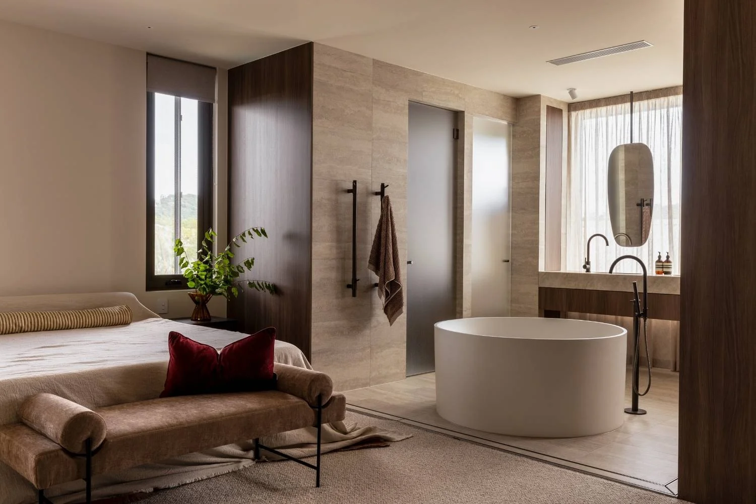 Comma Projects Zoei Master Suite