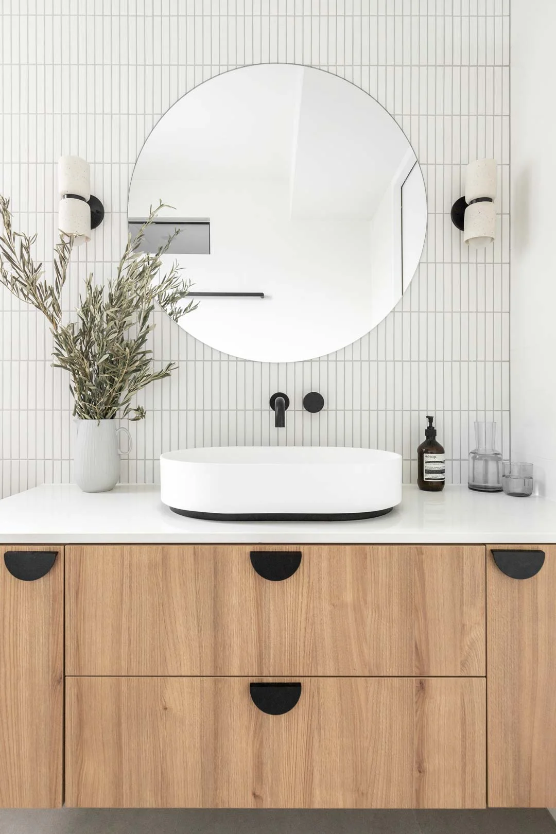 modern-bathroom-vanities-matte-black-tapware-and-handles