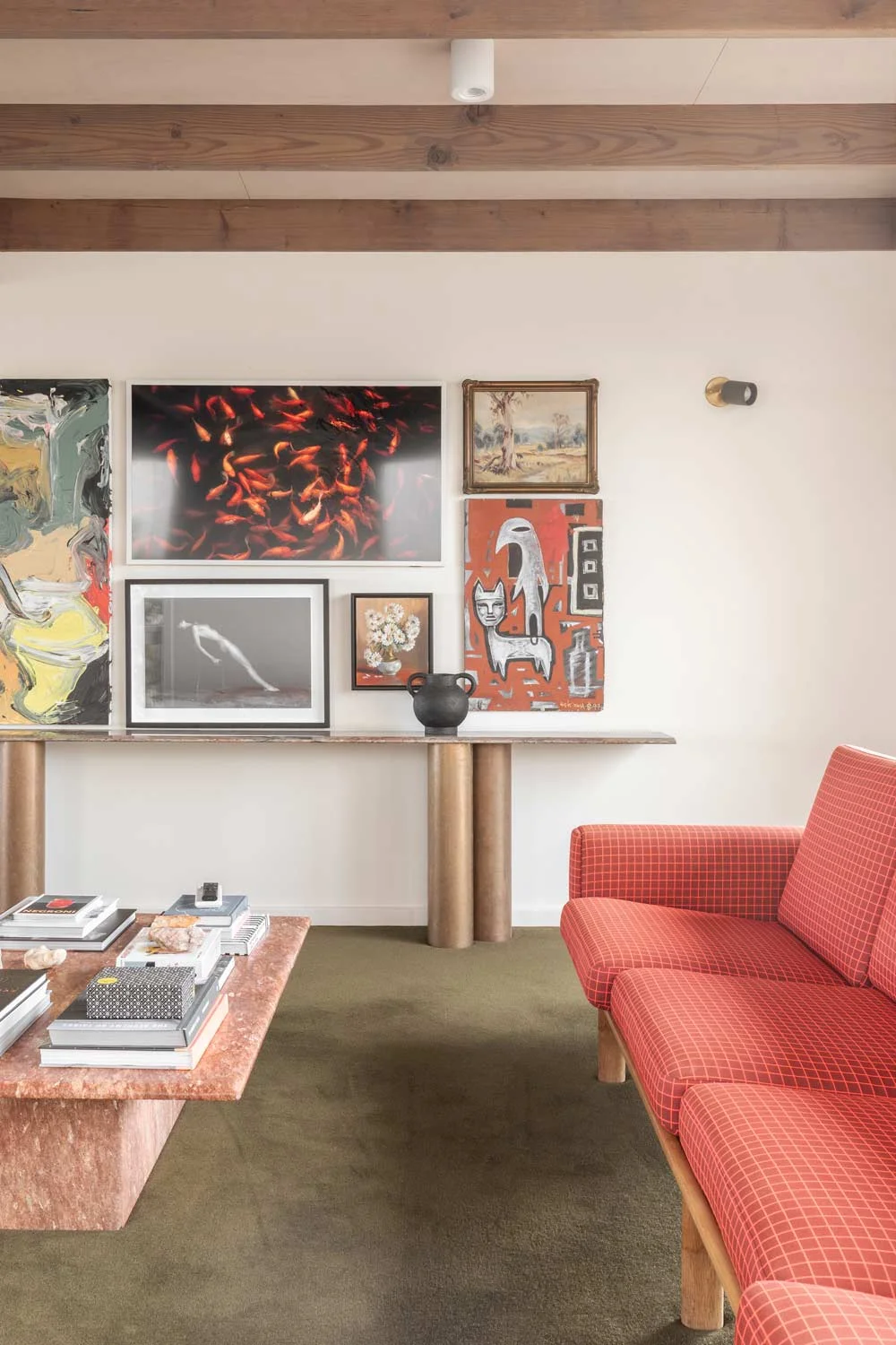 Wood-Interiors-Mid-Century-Modernism-Timber-Beams-Console-Table-Green-Carpet-Red-Couch