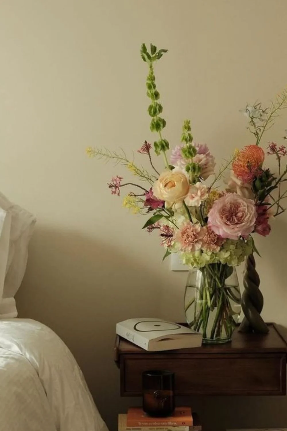 Flowers to Decorate Home Interiors Bedside Arrangement