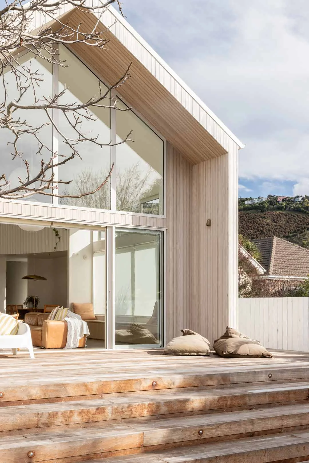 modern-farmhouse-architecture-gable-roof