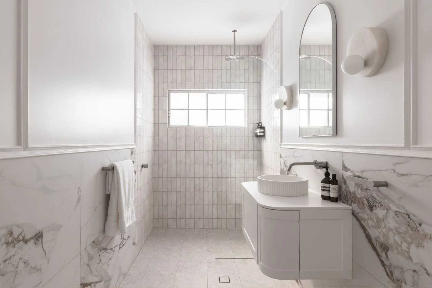 How to Renovate a Bathroom Narrow Space