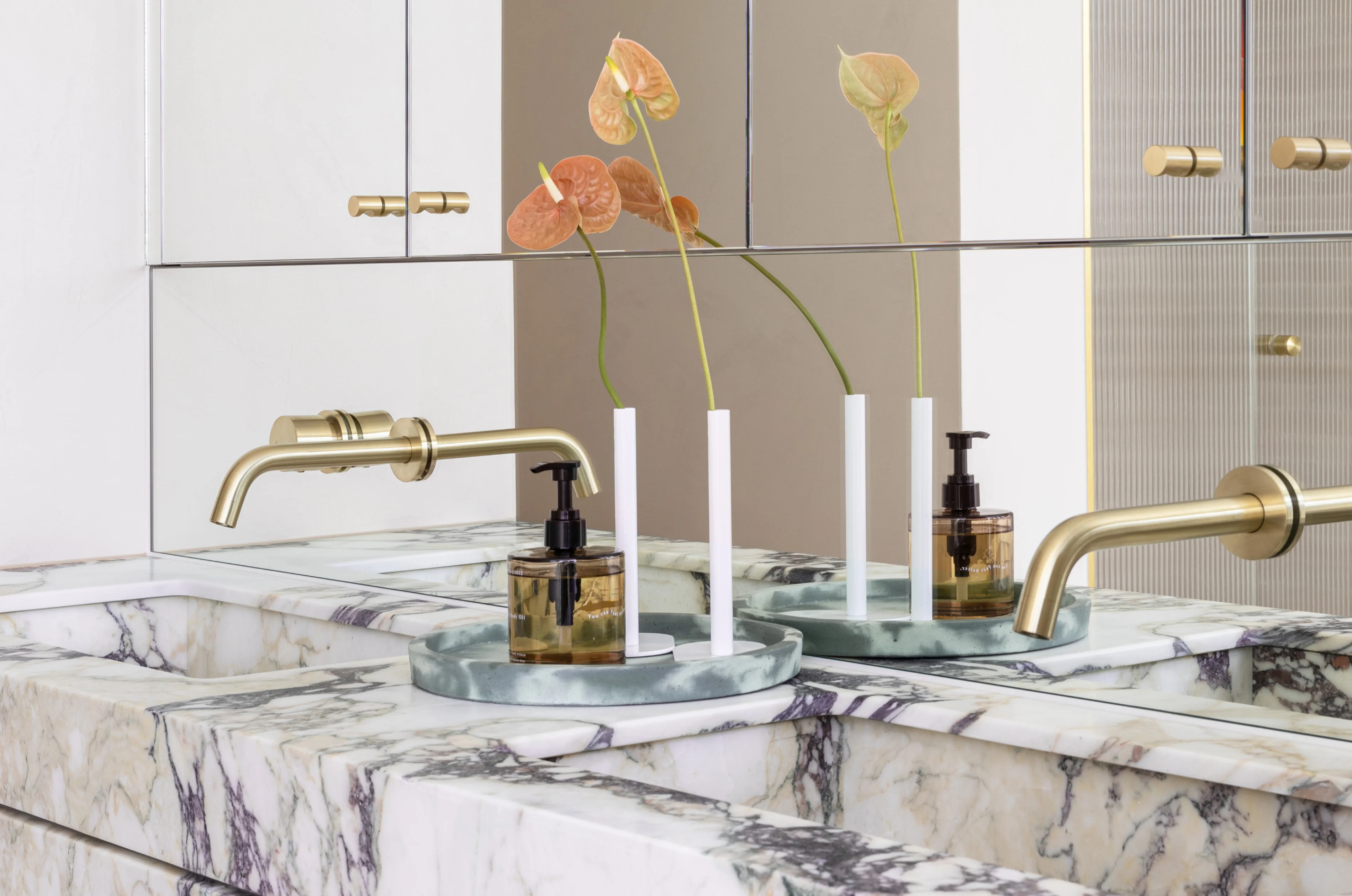 Grece-casestudy-bathroom-slide1
