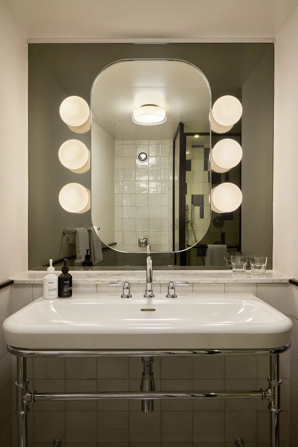 London Interior Design Stylish Fixtures