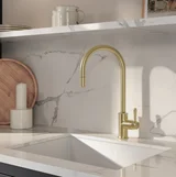 Kingsley%20Commercial%20Pull-Out%20Kitchen%20Mixer CLOSE%20UP BB