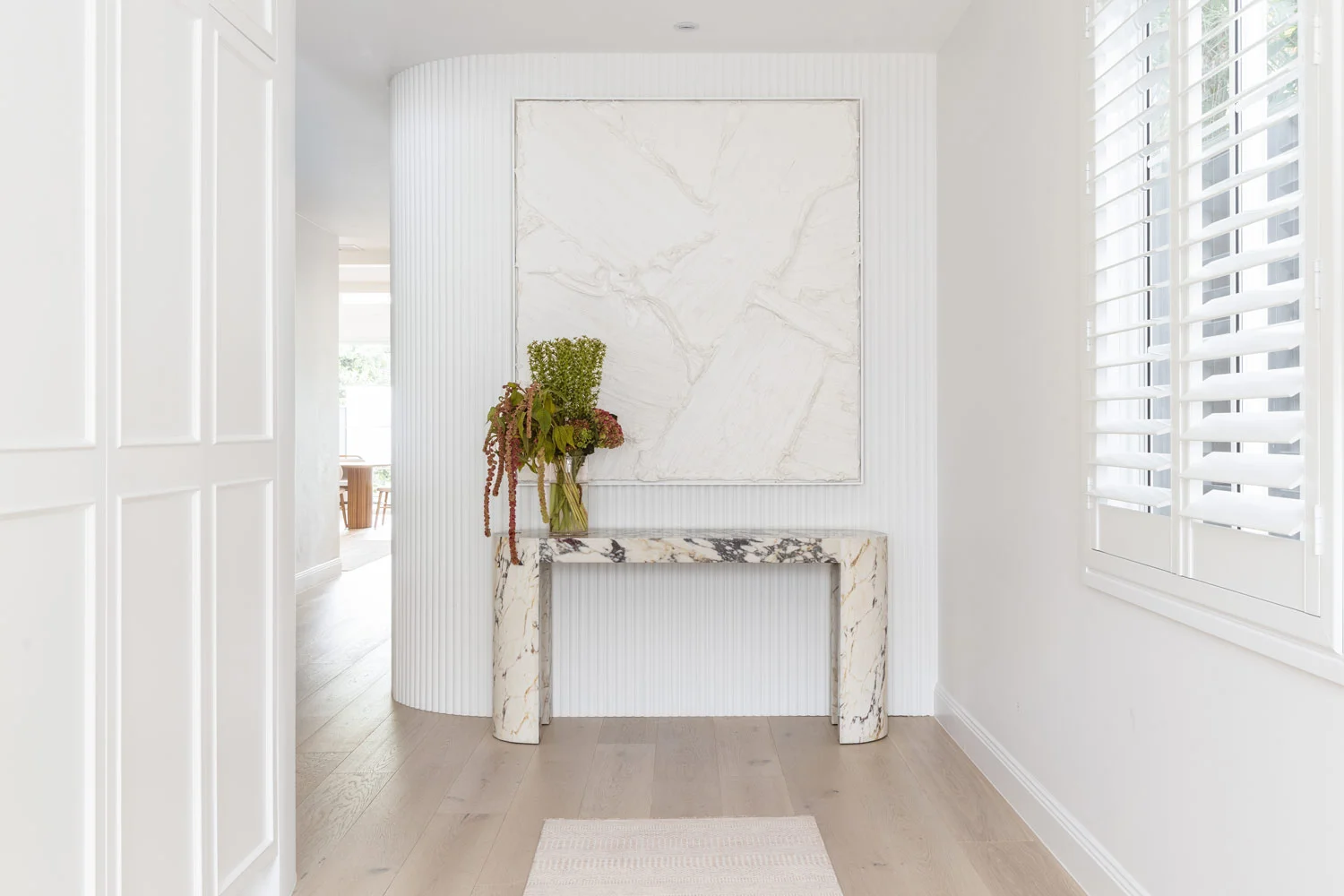 marble-entry-table-with-fluted-curved-wall