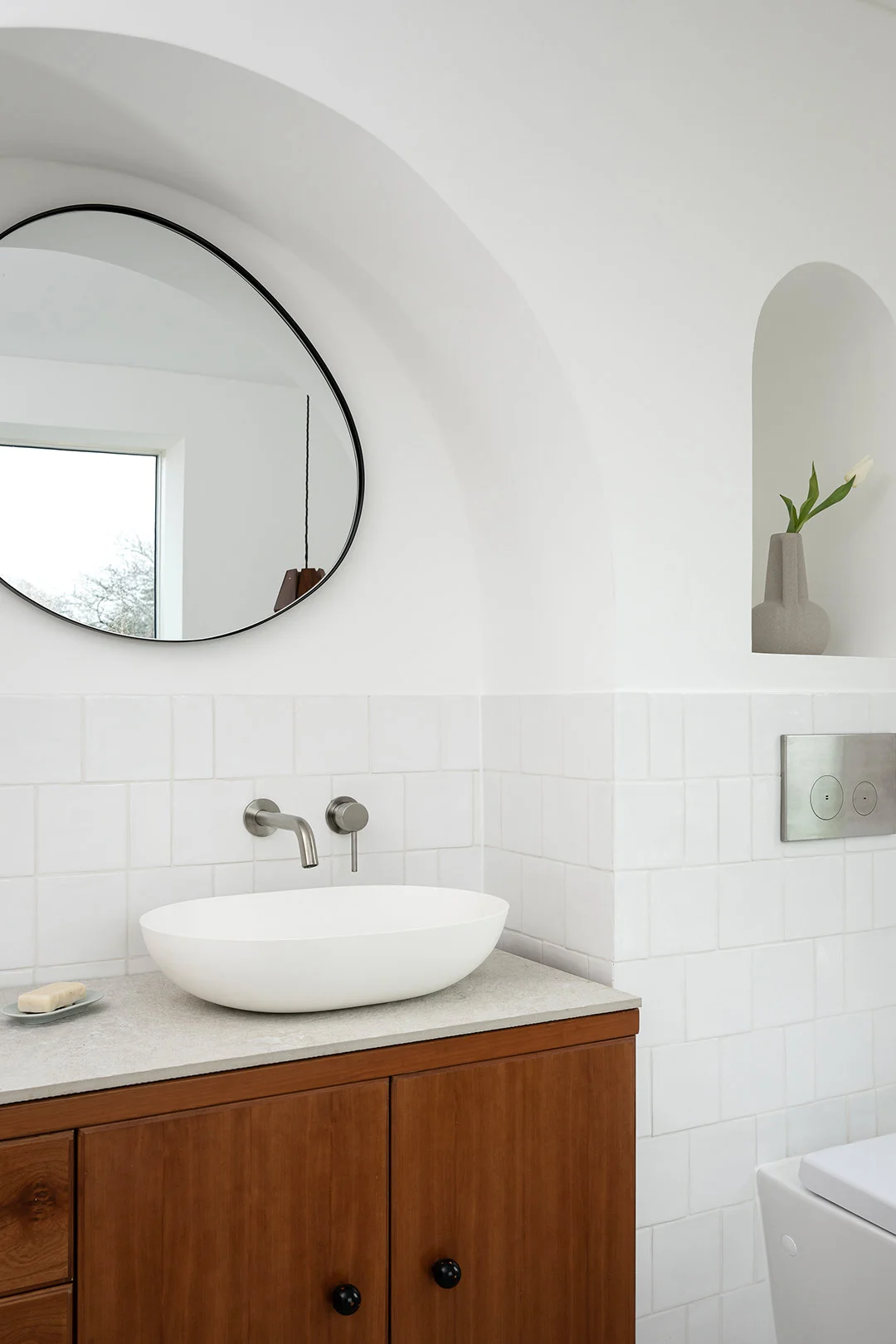 Studio-Becoming-Arch-Wall-vanity-bathroom-design