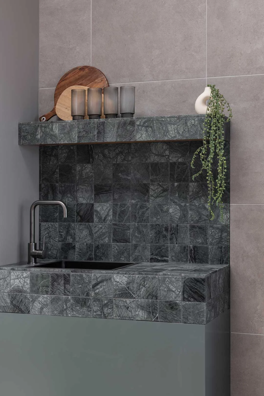 kitchen-splashback-tiles-marble-green-mosaic