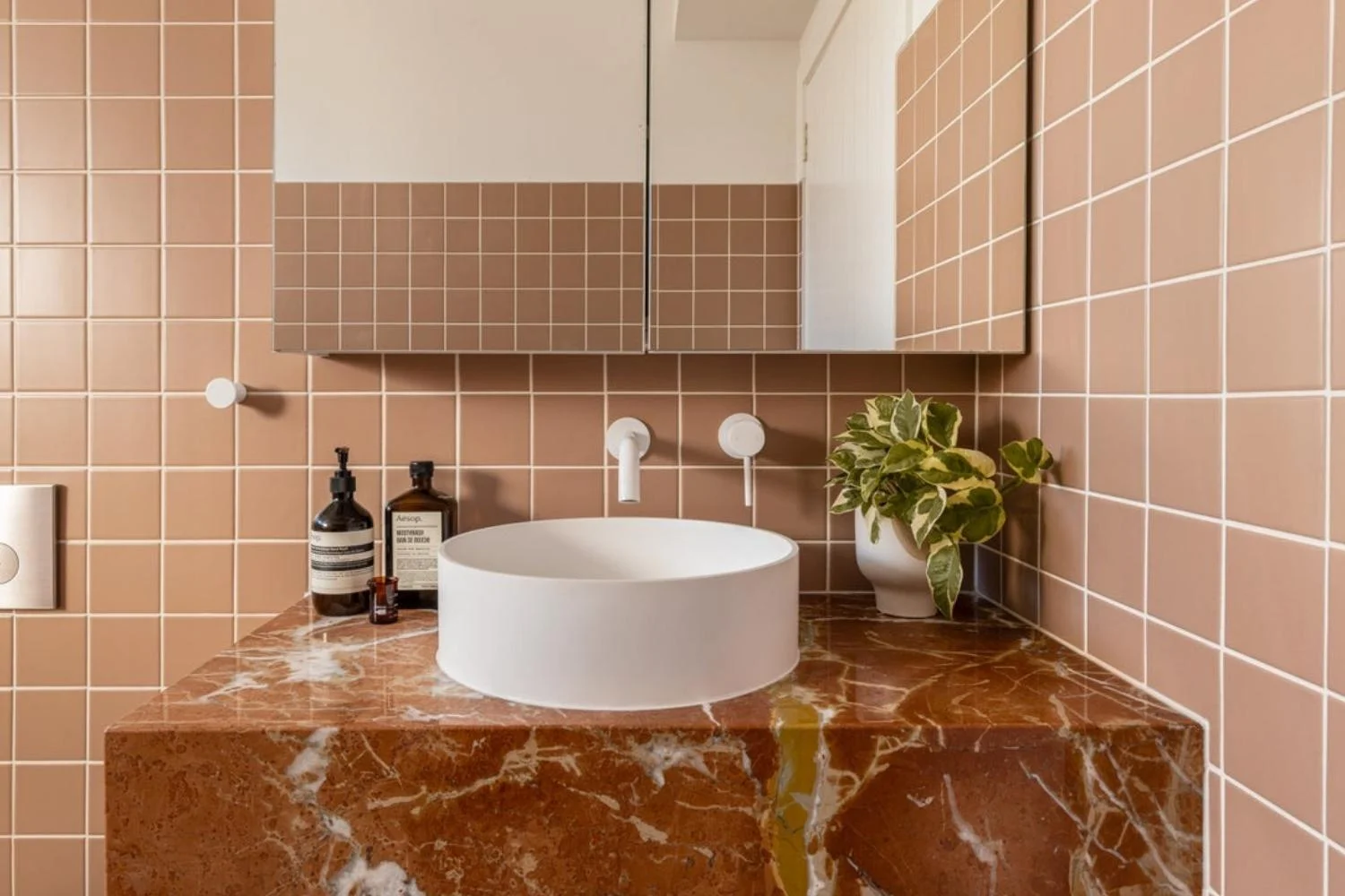 Aesthetic Cafes in Sydney White Tapware