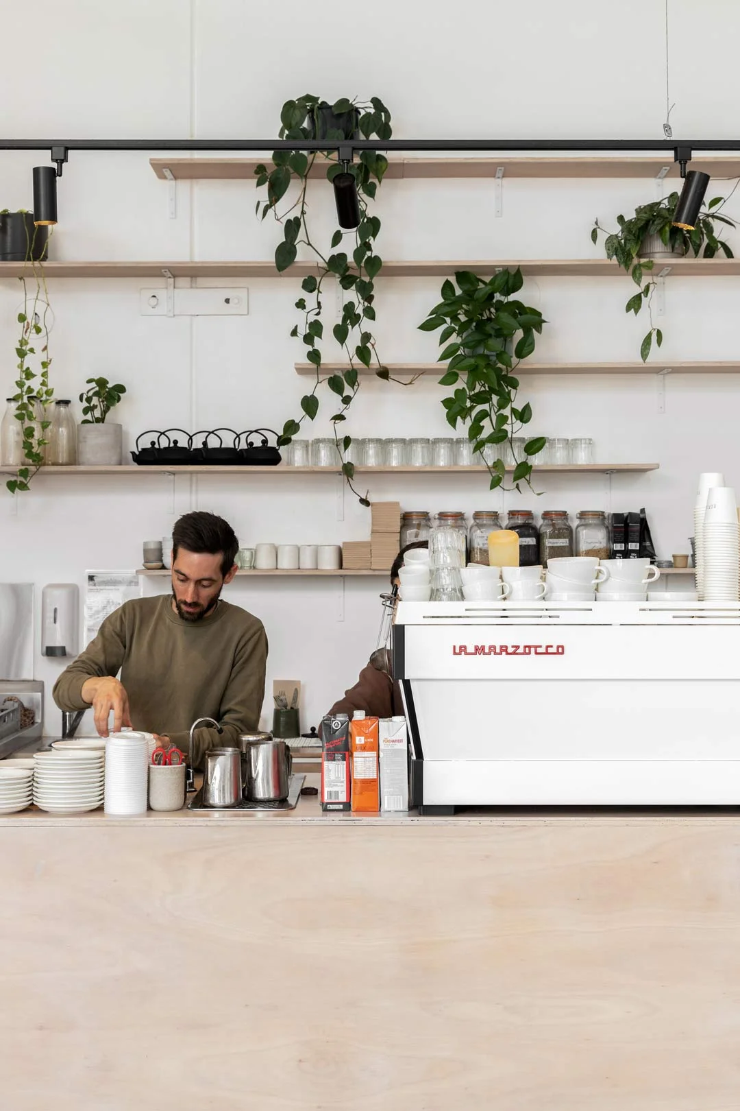 2 Beautiful Cafes in Australia - Refinery on the Gold Coast