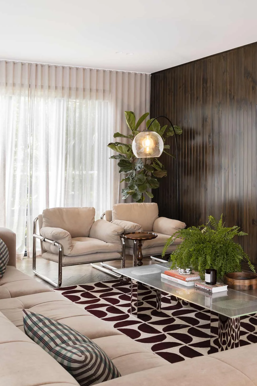 Mid-Century-Decor-and-Furniture-Living-Space