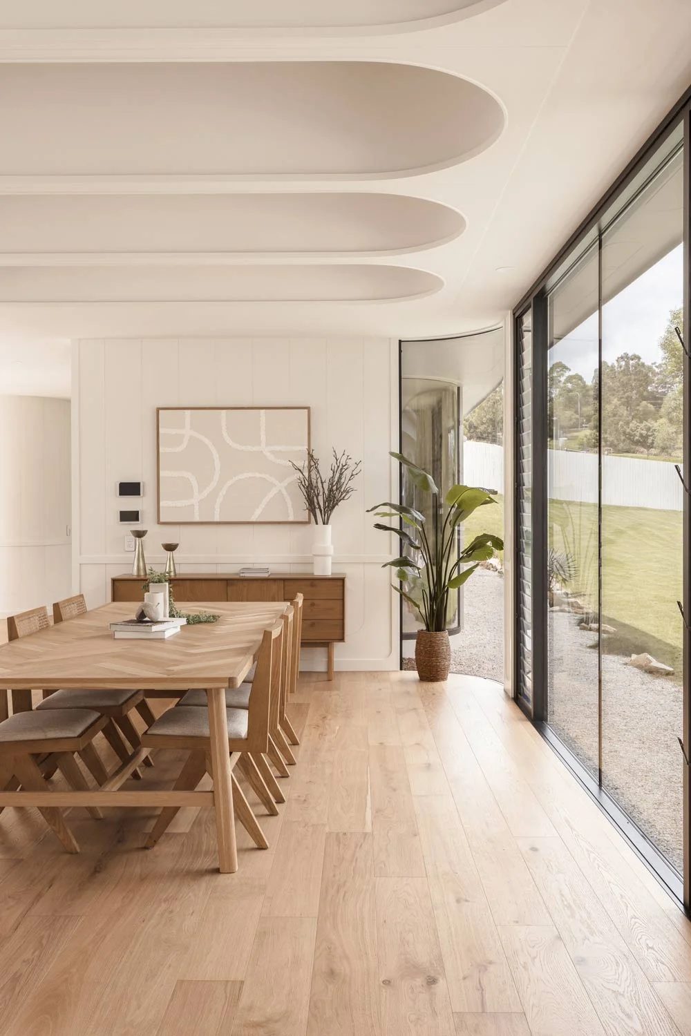 Amara-Coastal-Home-Decor-Gold-Coast-Property-Indoor-Outdoor-Living-Entertaining-Area-Dining-Table-Oak-Flooring-Arch-Ceiling