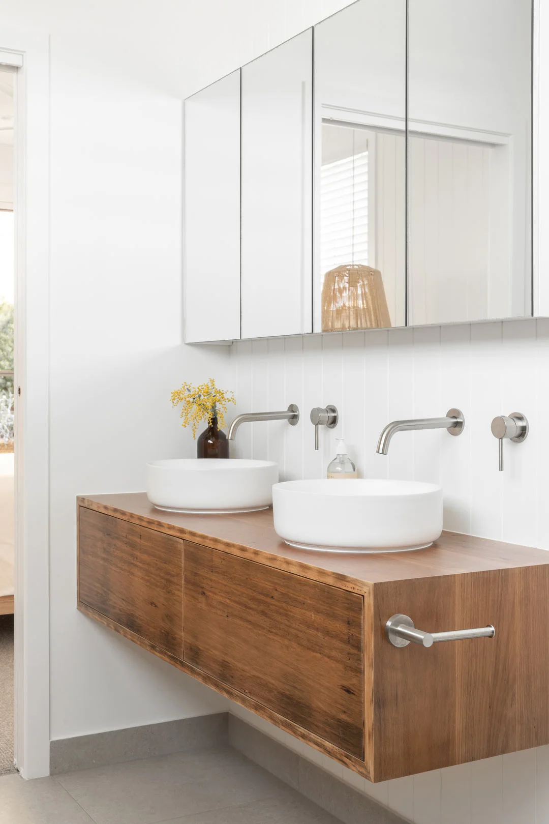 Bathroom-accessories-installed-on-your-vanity-cabinetry-is-a-organisation-hack