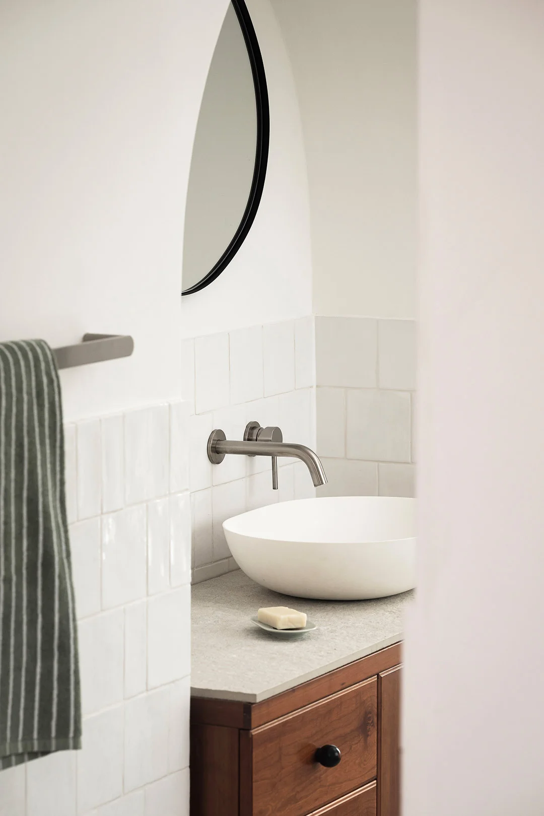 Studio-Becoming-Arch-Wall-vanity-bathroom