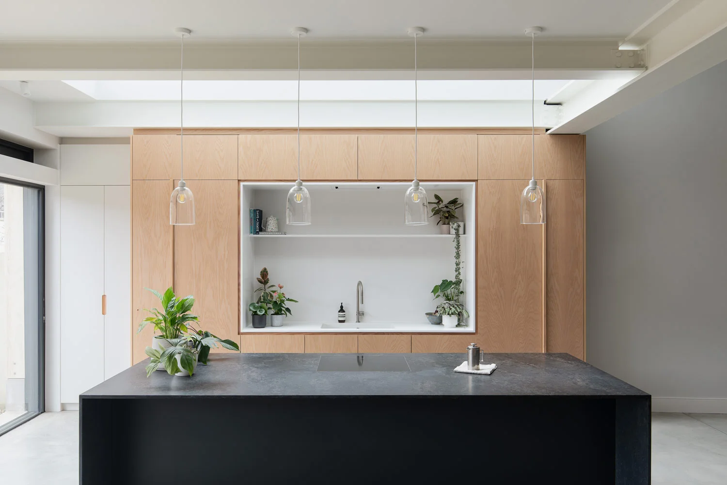 victorian-townhouse-brushed-nickel-kitchen-tap-black-island-bench