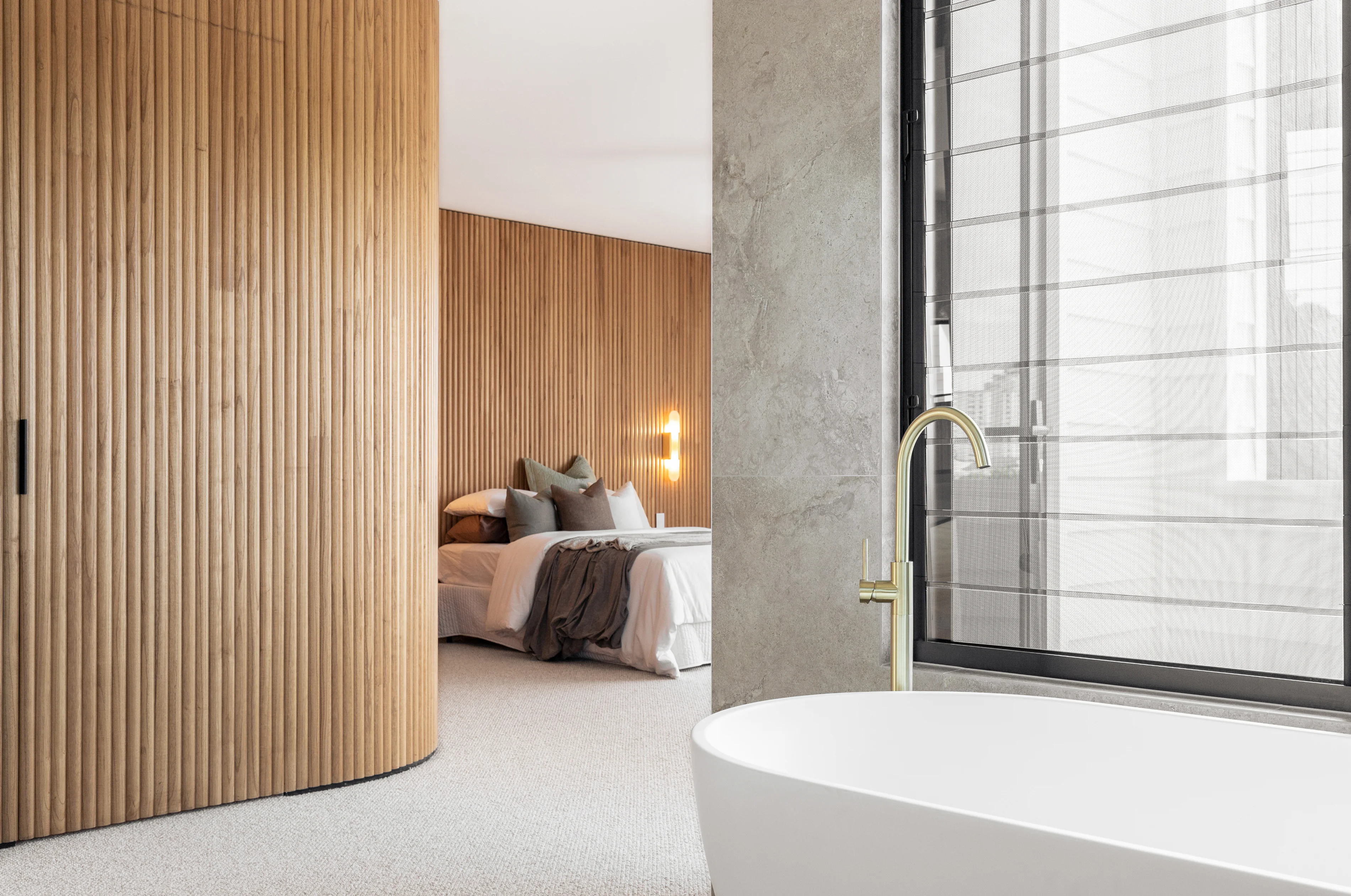 Whyte   Onyx-bathroom-slide-2