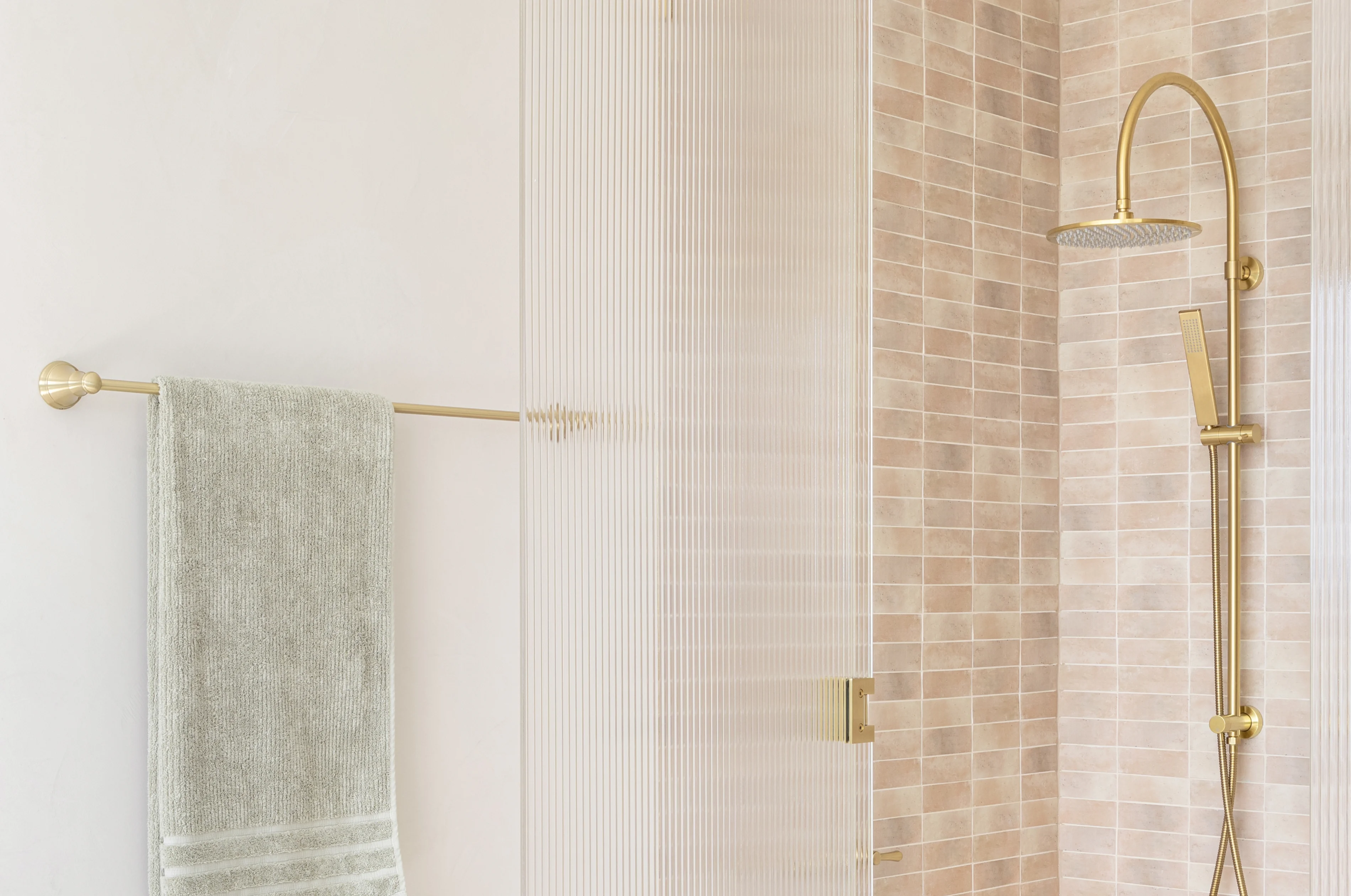 Grece-casestudy-bathroom-slide2