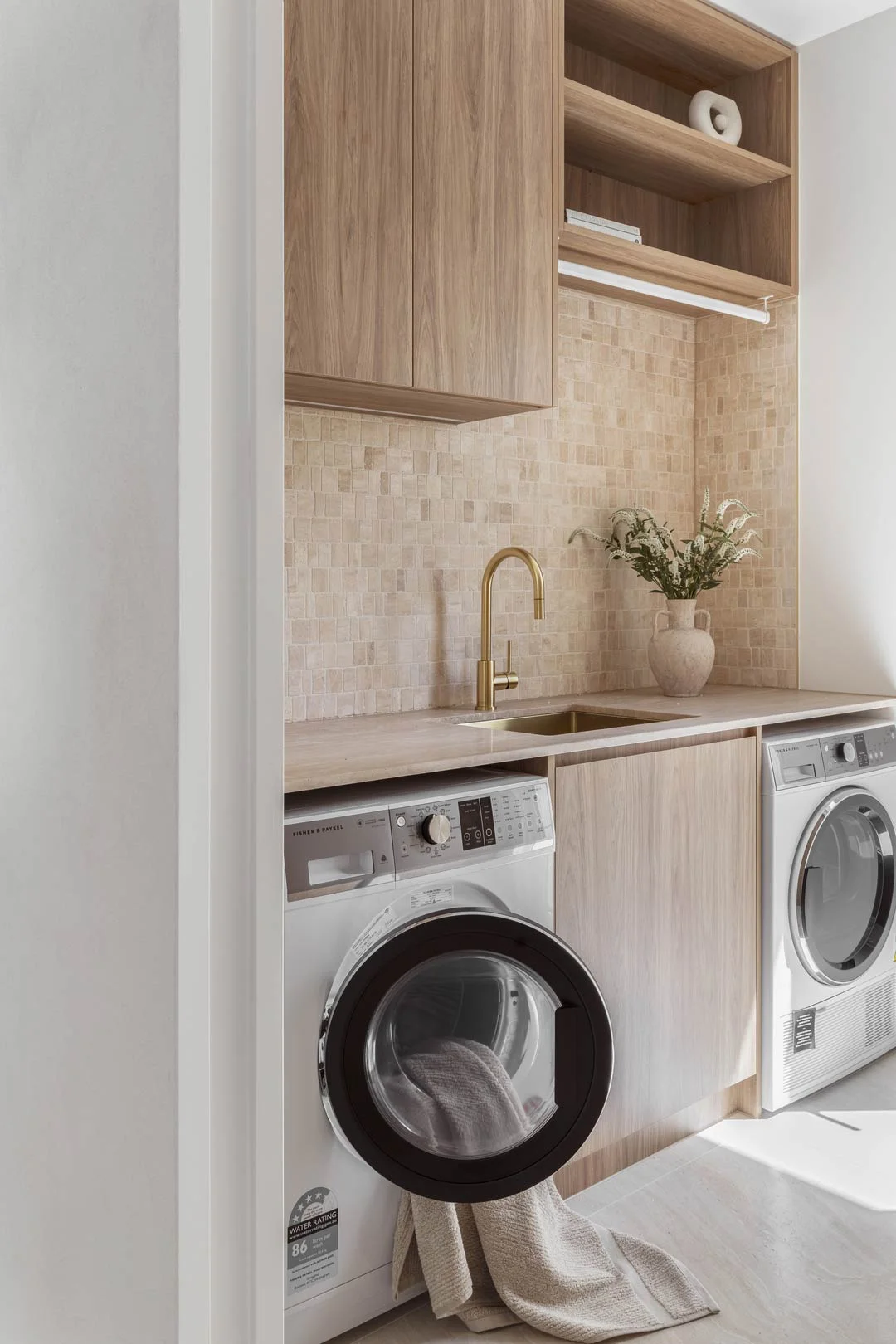 neutral-utility-room-storage-mosaic-backsplash