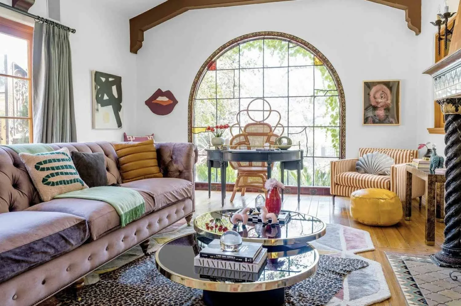 Hipstoric interior design living room with colourful furniture pieces