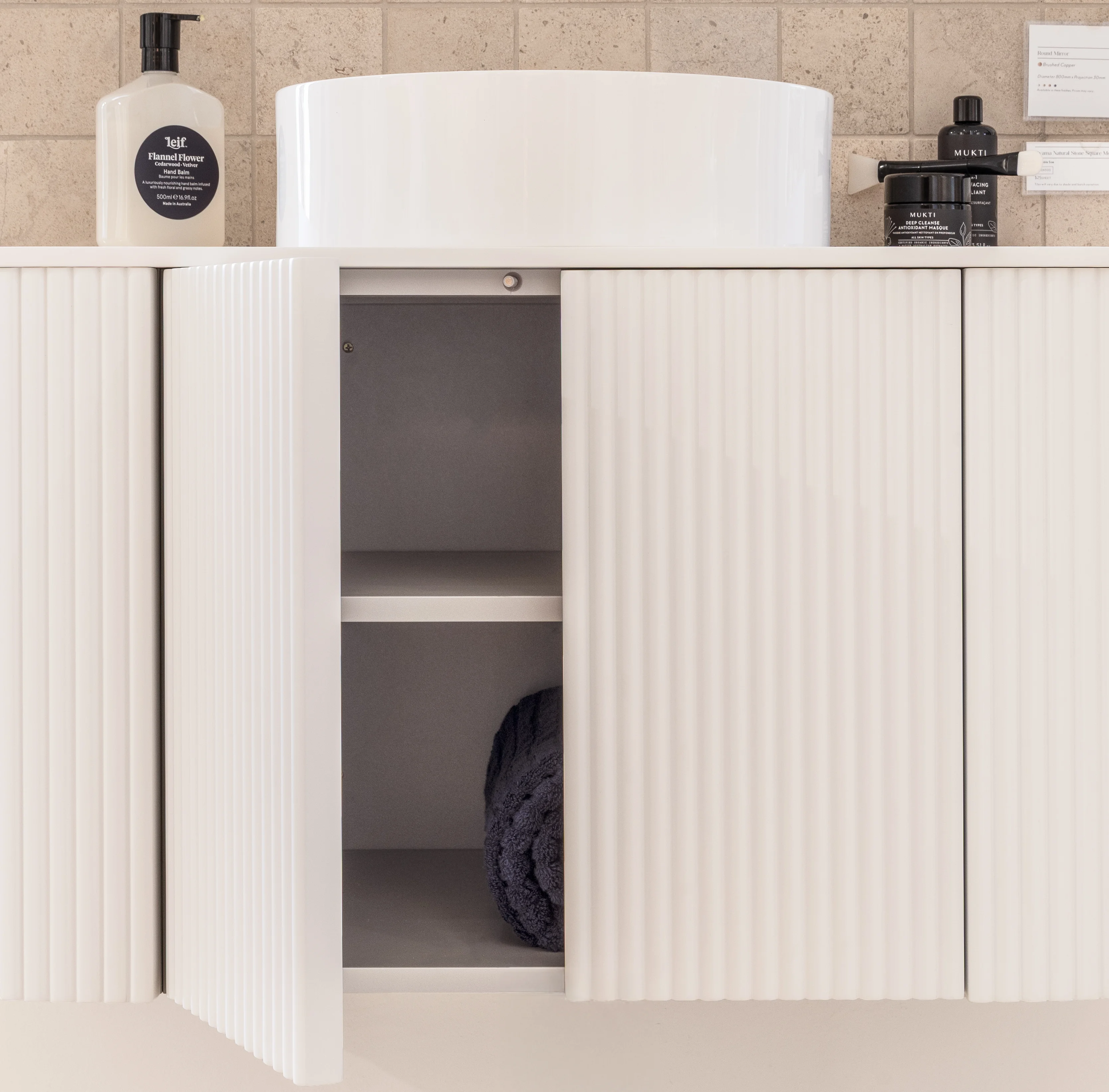 Zahara%20Vanity%20Interior-3