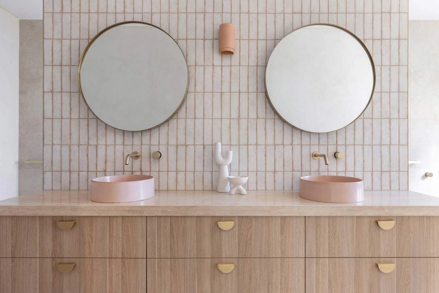 A-beautiful-organised-bathroom-with-pink-basins-brushed-brass-tapware-and-a-large-timber-vanity