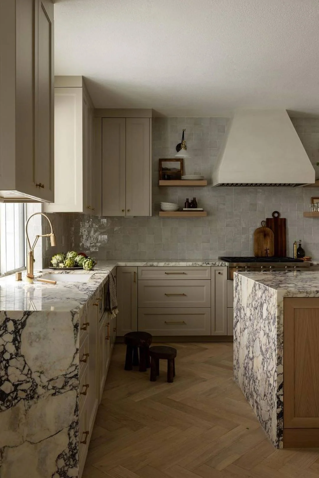 interior-design-trends-2025-marble-kitchen-nancy-meyers