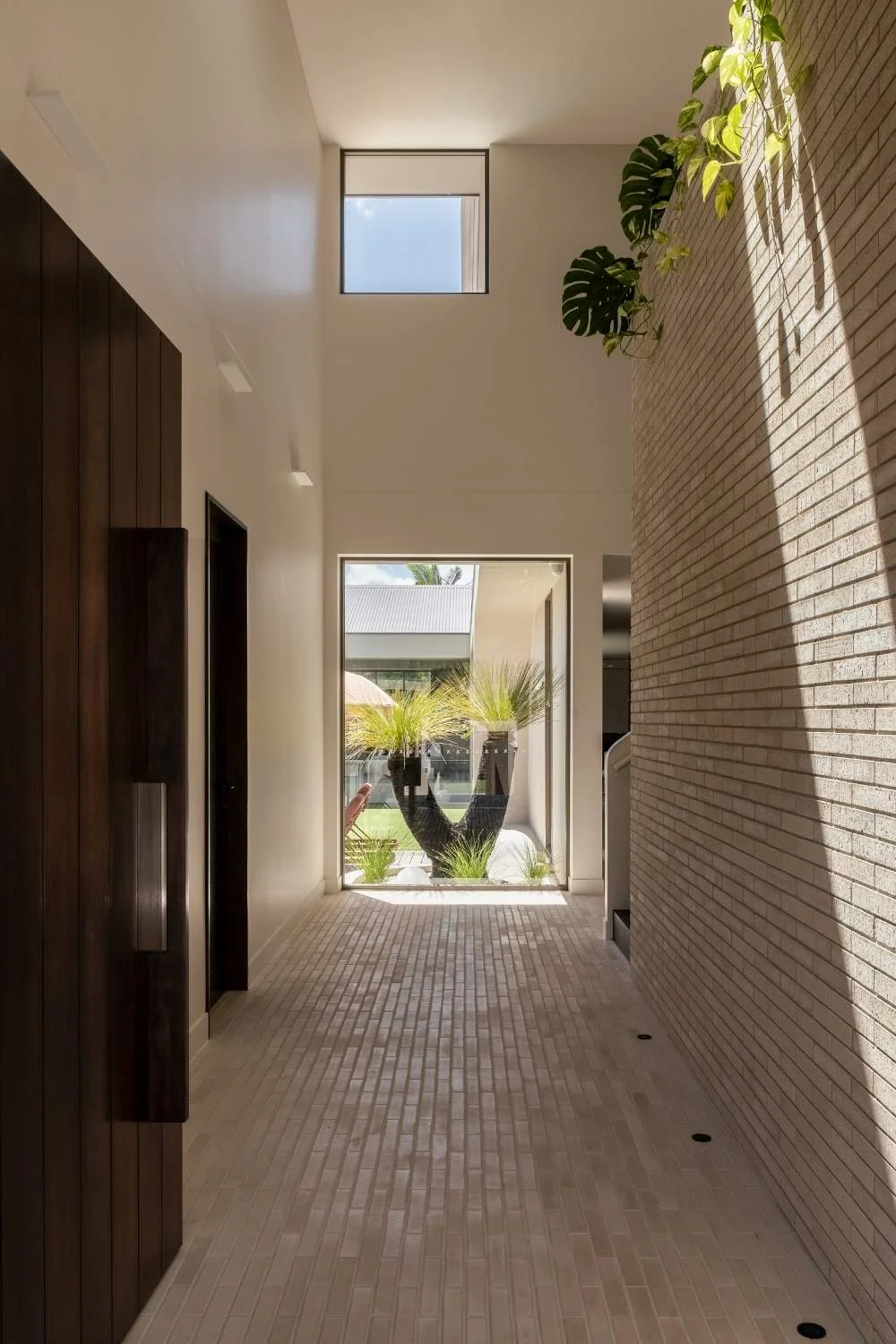 Comma Projects Zoei Entryway