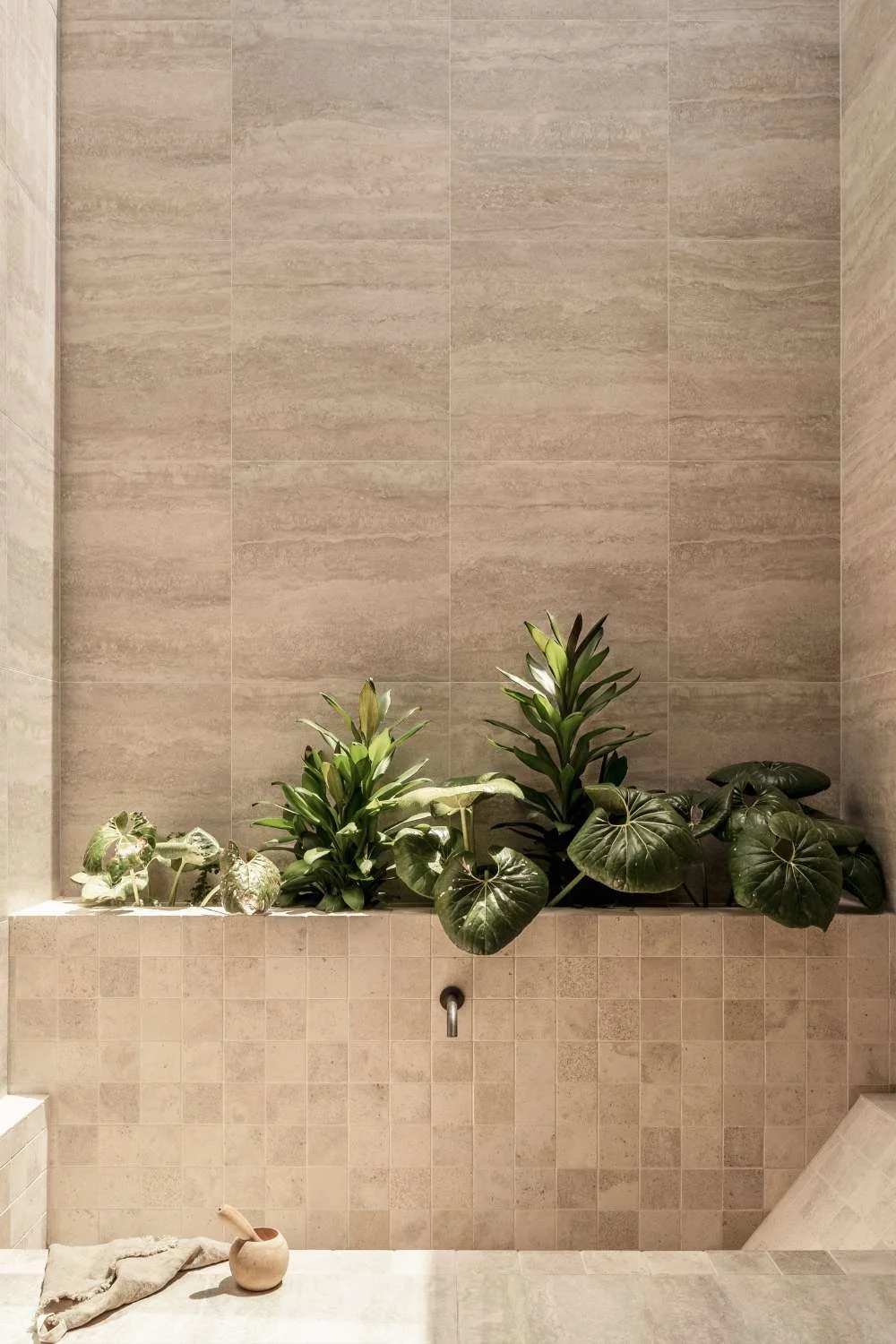 Bathtub Tile Design Ideas LImestone