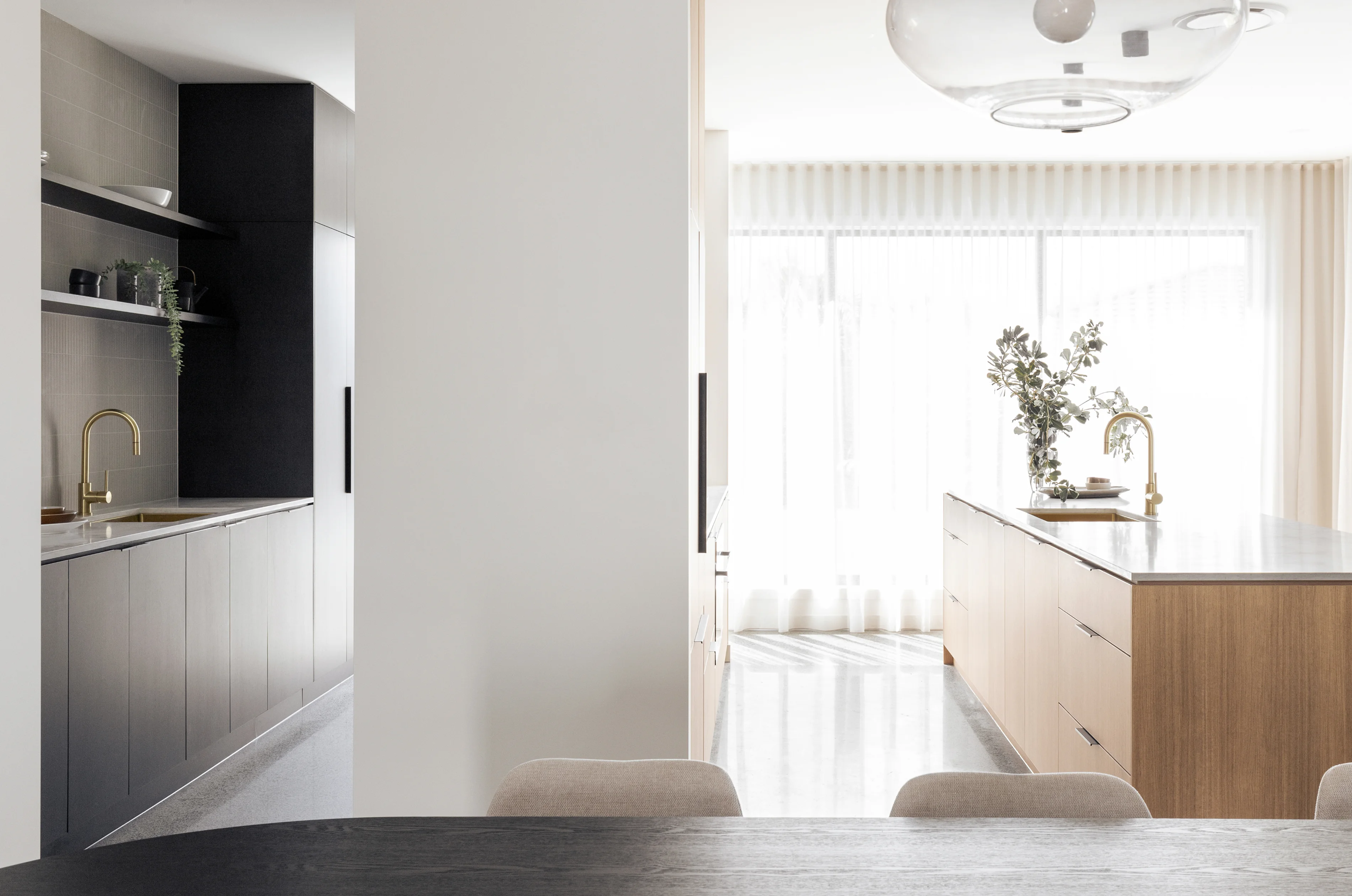 Whyte   Onyx-kitchen-slide-2