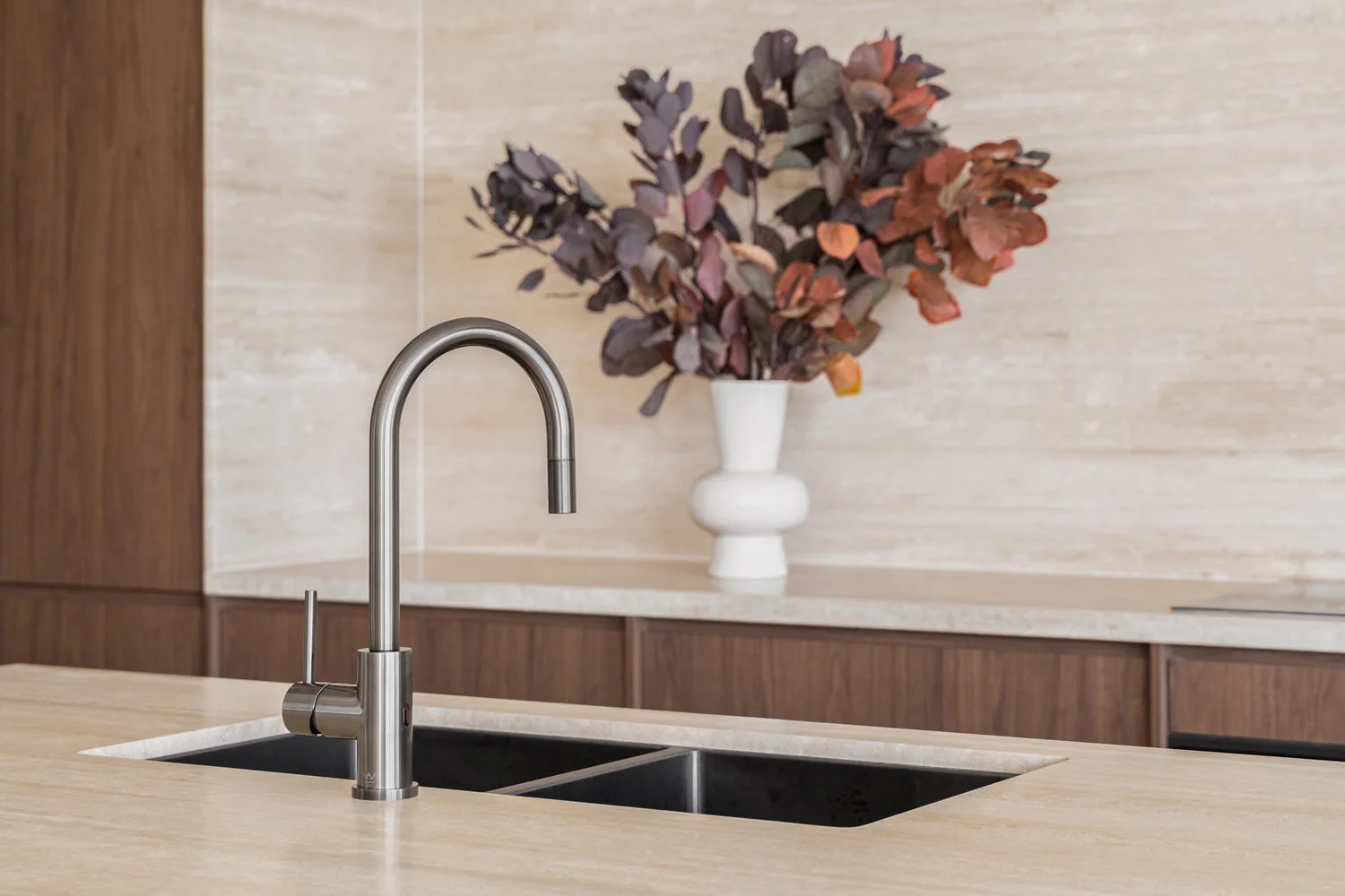 smart-home-technology-stainless-steel-sensor-kitchen-tap