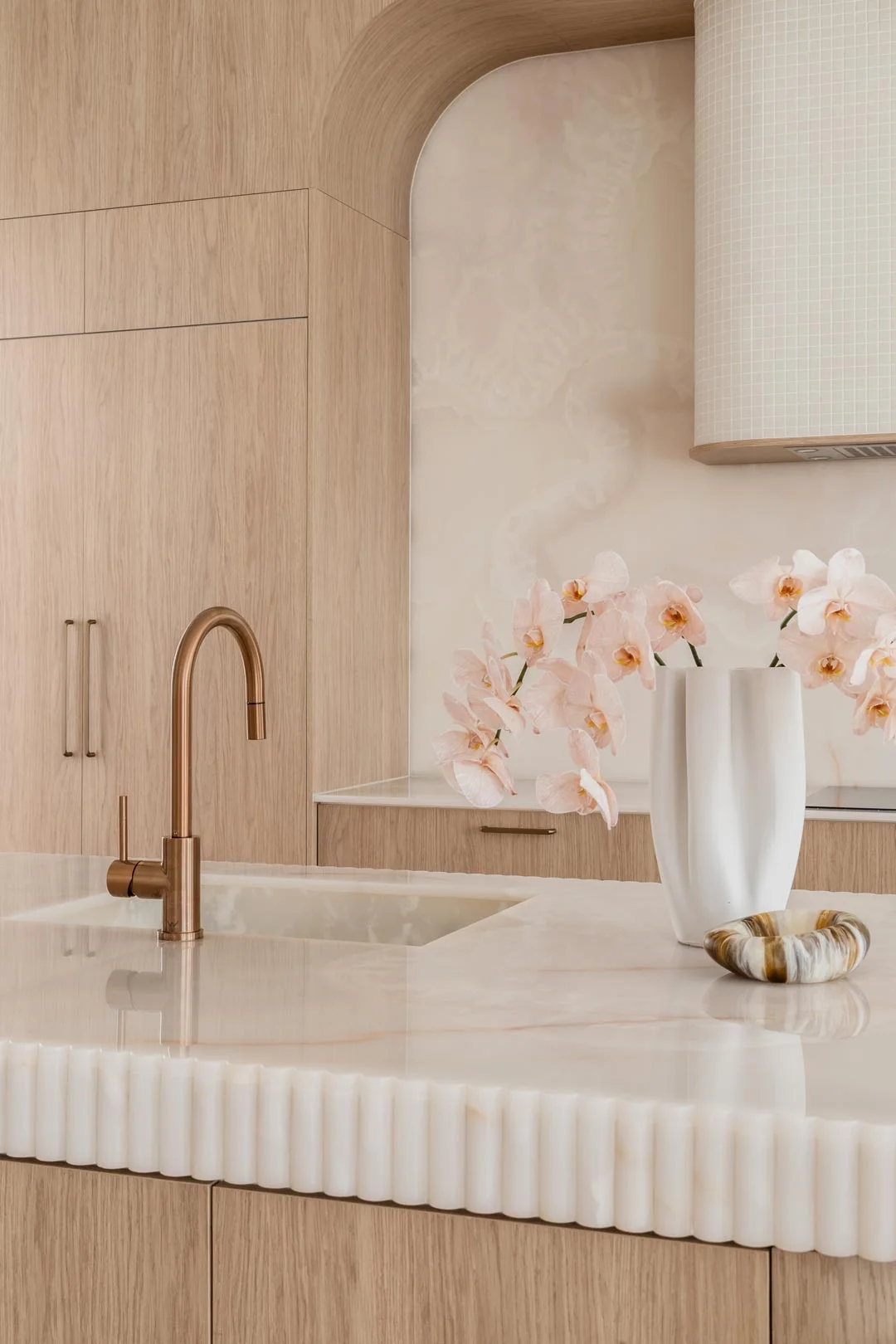 white onyx stone kitchen island with scallop edges