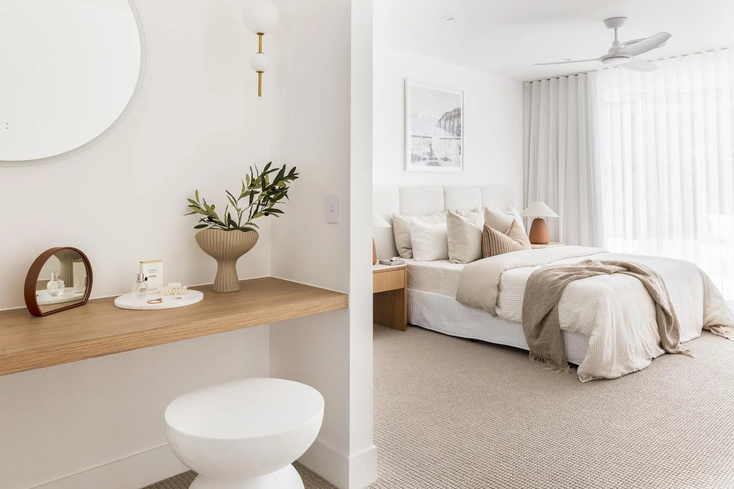 modern-coastal-interior-neutral-bedroom-with-vanity