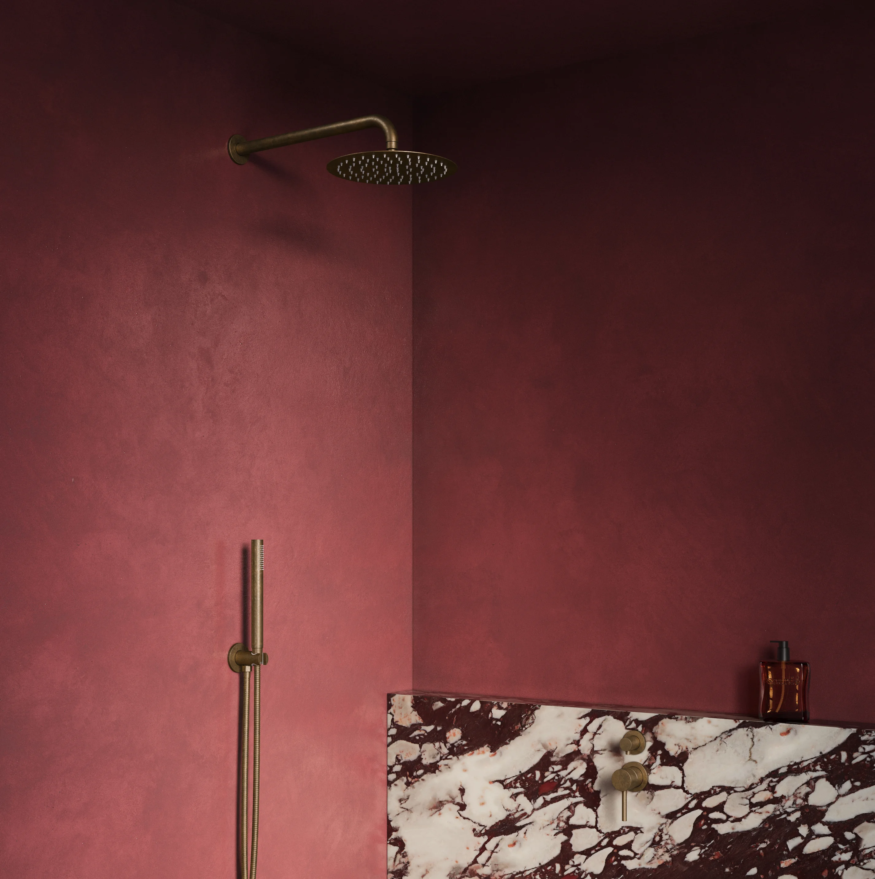 AntiqueBathroom ShowerScene Var01 Angle01 Aurum