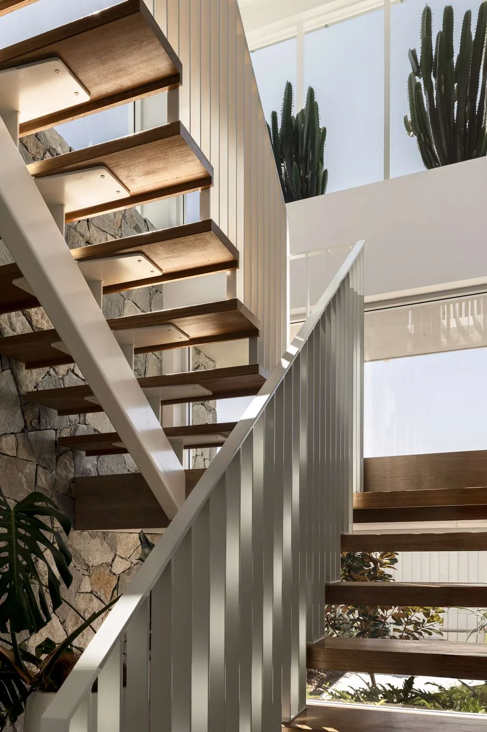 Contemporary-Interior-Design-Modern-Australian-Wallnut-Staircase