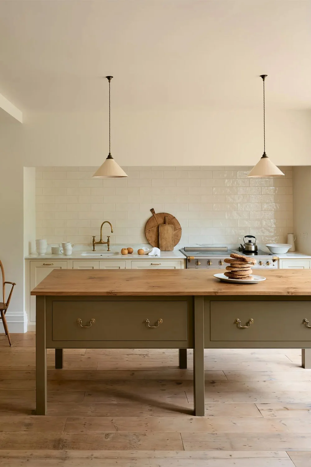 Shaker-Style-Kitchen-Famhouse-Cream-Cabinetry-Green-Island