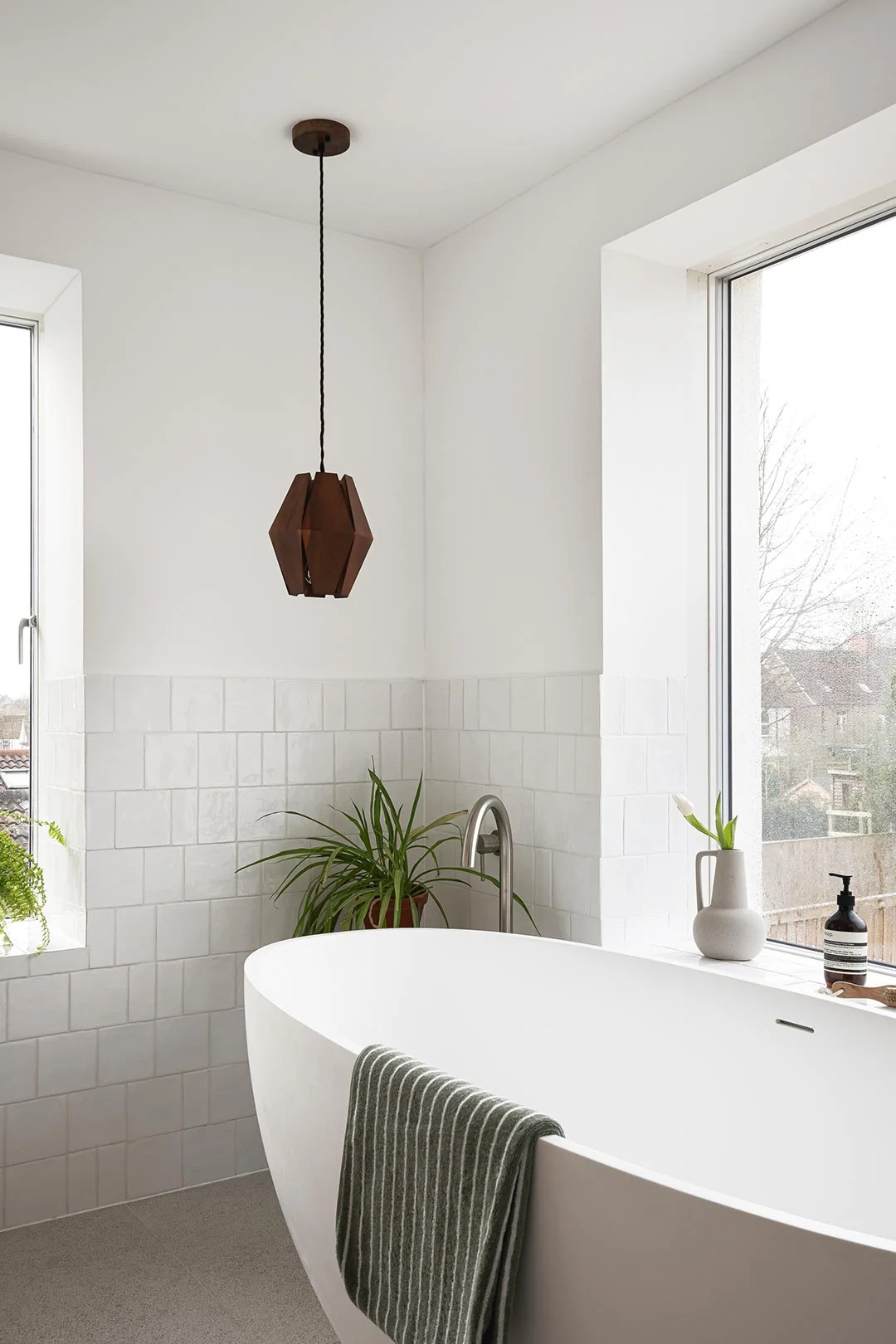 Studio-Becoming-main-bathroom-bath-window-design
