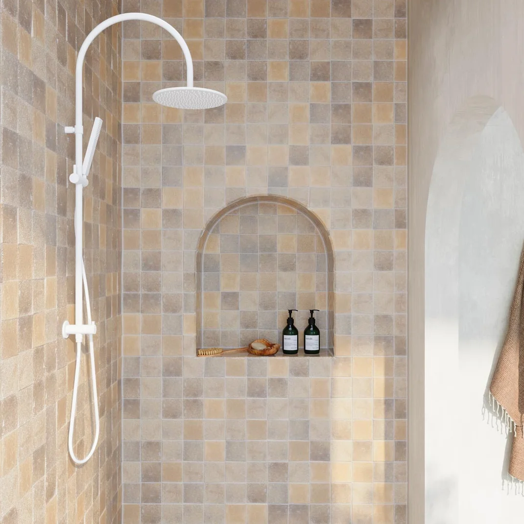 Elysian gooseneck Shower White 02