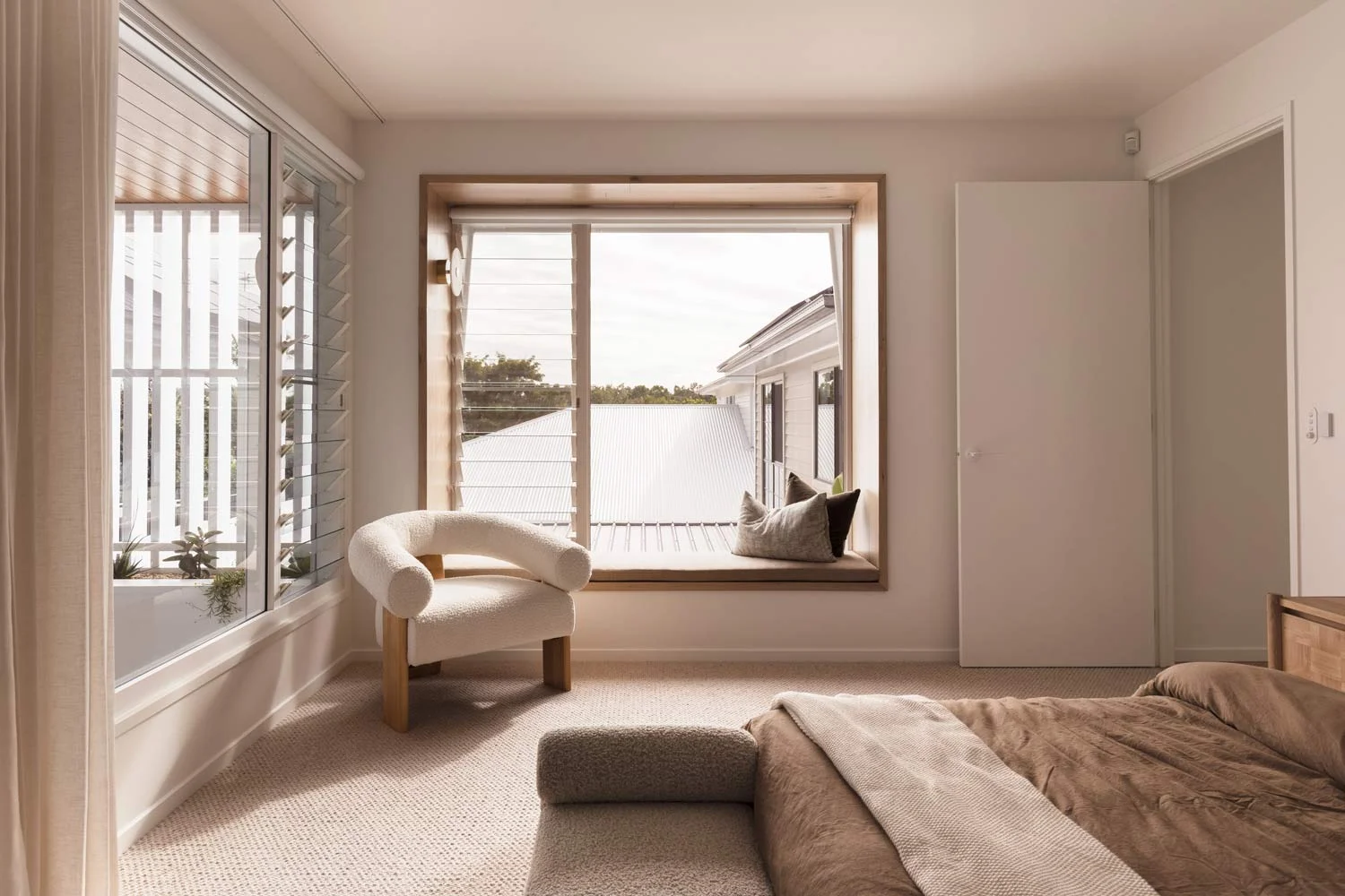 Happy-Haus-Modern-Interior-Design-Open-Plan-Bedroom-Cream-Carpet-Sheer-Curtains